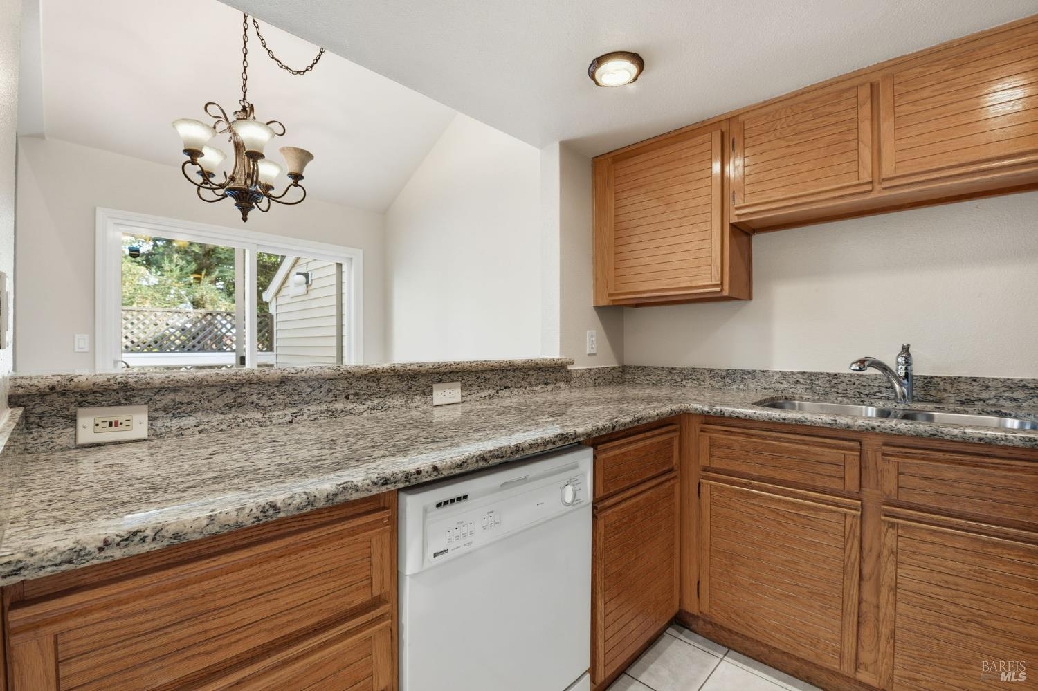 Detail Gallery Image 7 of 27 For 4632 Melody Dr #E,  Concord,  CA 94521 - 2 Beds | 2 Baths