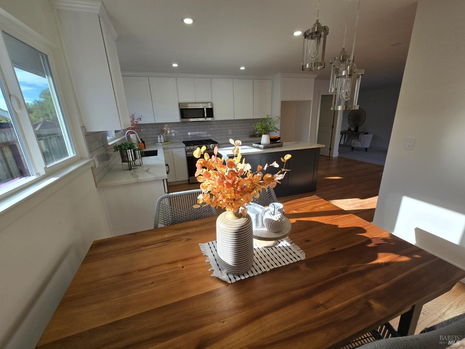 Detail Gallery Image 16 of 31 For 19 Unionstone Dr, San Rafael,  CA 94903 - 3 Beds | 2 Baths