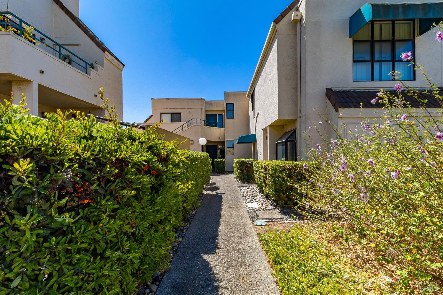 Detail Gallery Image 36 of 56 For 171 Nantucket Ln, Vallejo,  CA 94590 - 1 Beds | 1 Baths