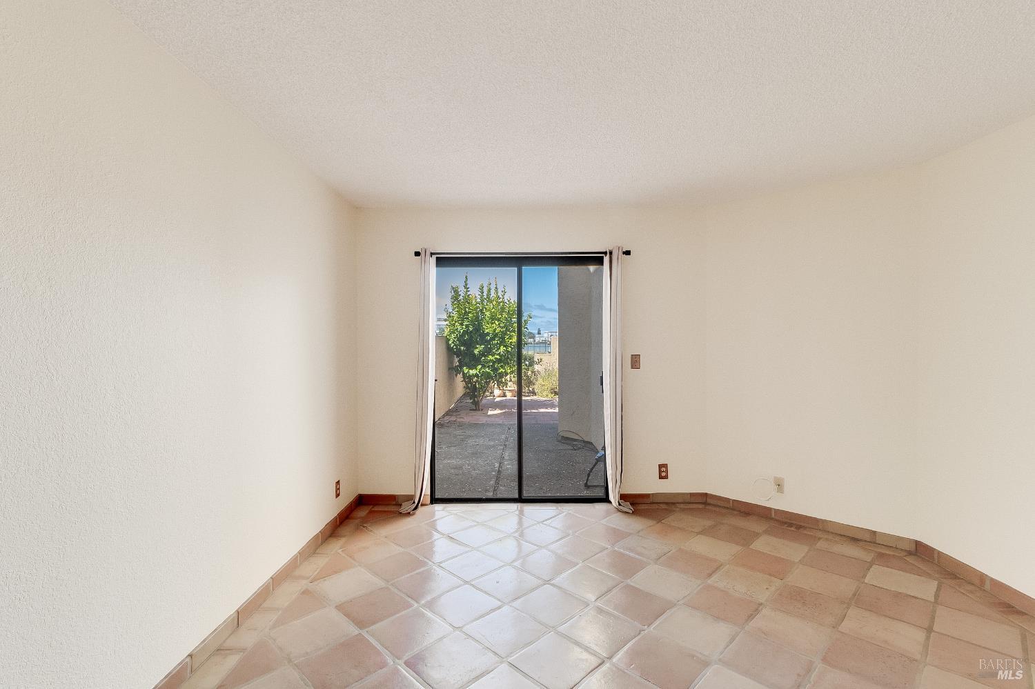 Detail Gallery Image 14 of 56 For 171 Nantucket Ln, Vallejo,  CA 94590 - 1 Beds | 1 Baths