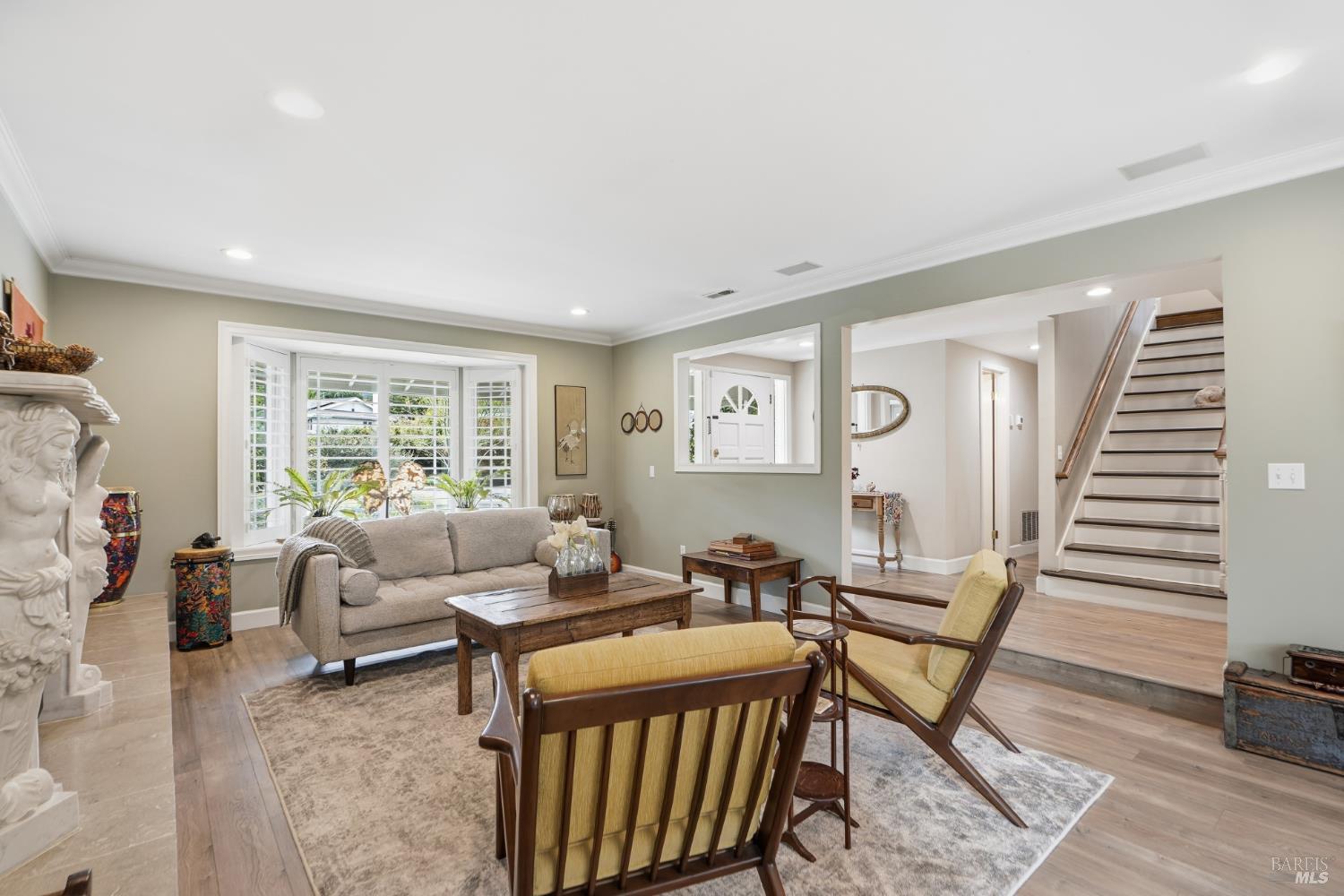 Detail Gallery Image 3 of 40 For 26 Brassie Ct, Novato,  CA 94949 - 5 Beds | 3/1 Baths