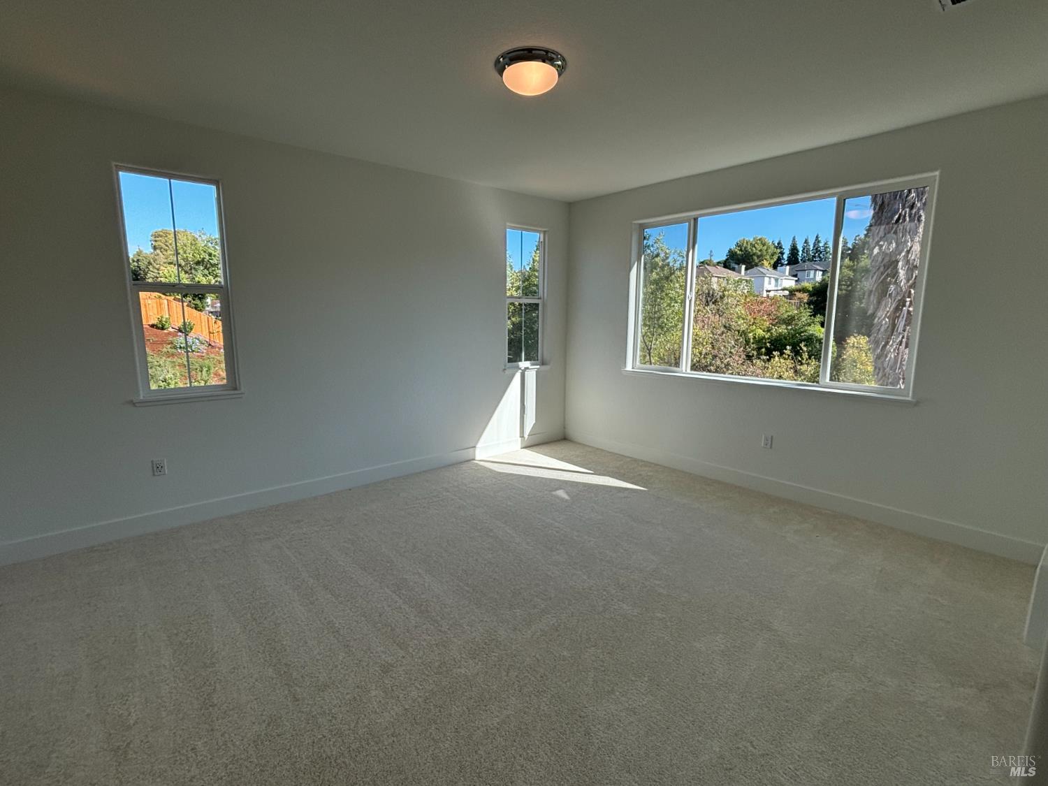 Detail Gallery Image 4 of 5 For 246 Echols Dr, Martinez,  CA 94553 - 3 Beds | 2/1 Baths