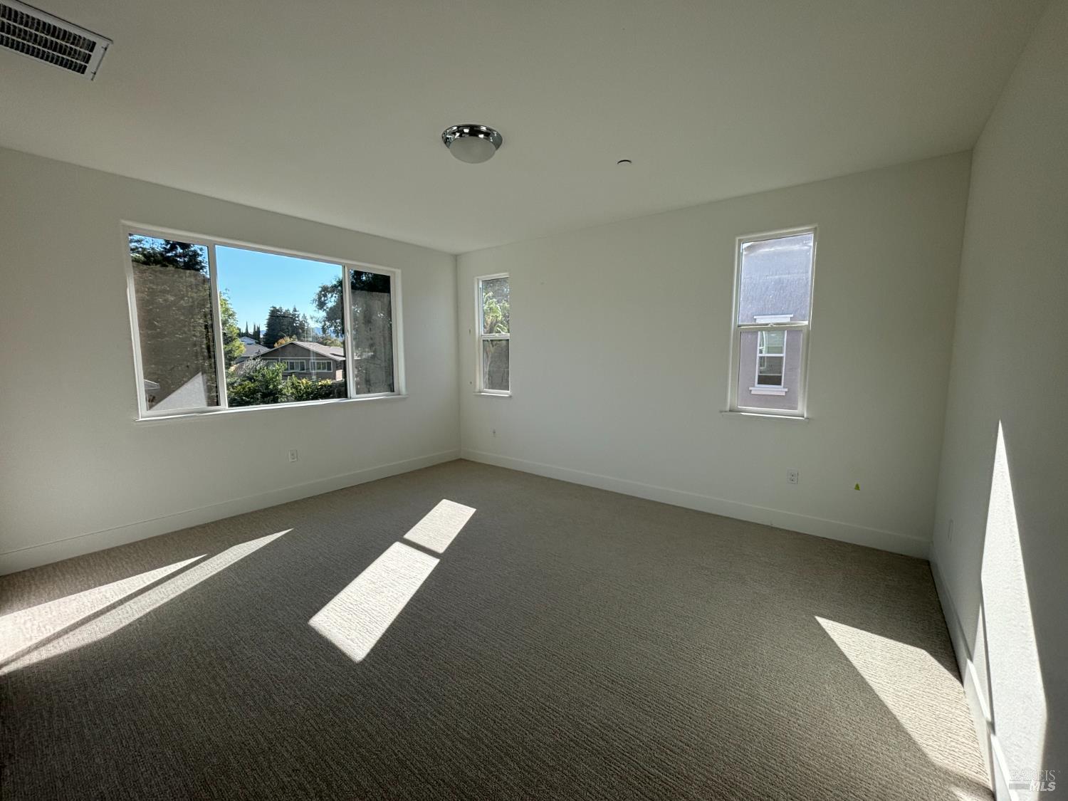 Detail Gallery Image 5 of 6 For 242 Echols Dr, Martinez,  CA 94553 - 3 Beds | 2/1 Baths