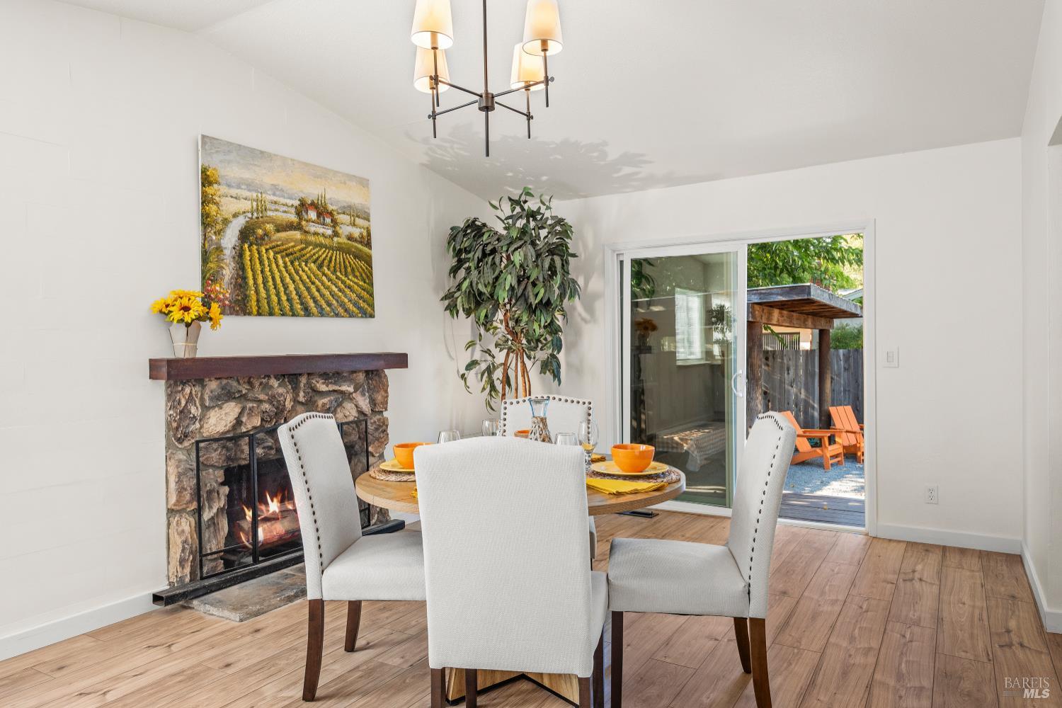 Detail Gallery Image 16 of 35 For 4127 Siskiyou Ave, Santa Rosa,  CA 95405 - 3 Beds | 2 Baths