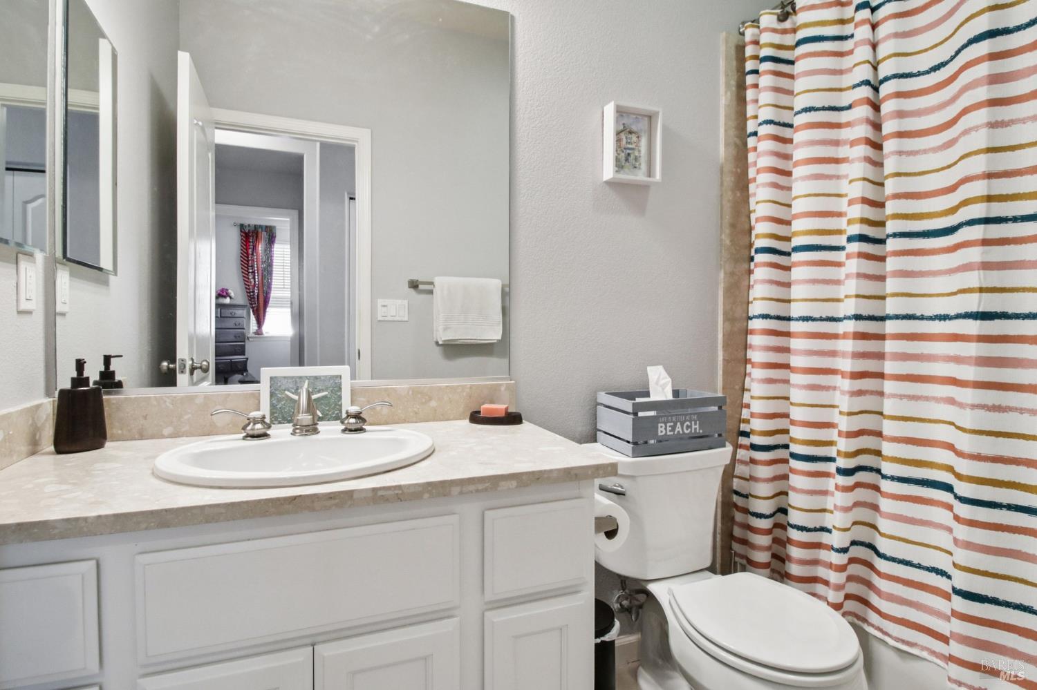 Detail Gallery Image 16 of 26 For 2455 Avignon Cir, Santa Rosa,  CA 95403 - 3 Beds | 2 Baths