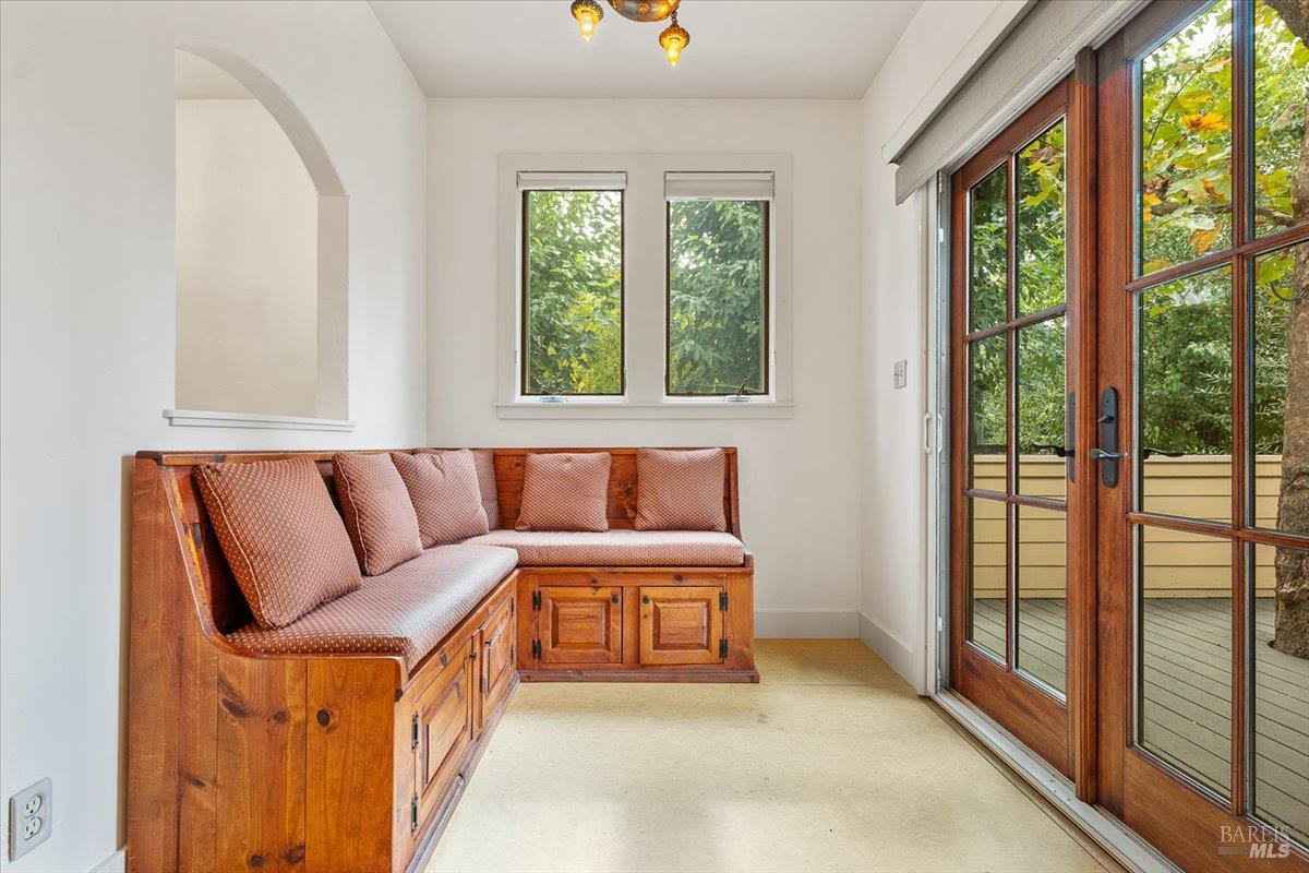 Detail Gallery Image 8 of 47 For 635 Brown St, Healdsburg,  CA 95448 - 3 Beds | 3/1 Baths