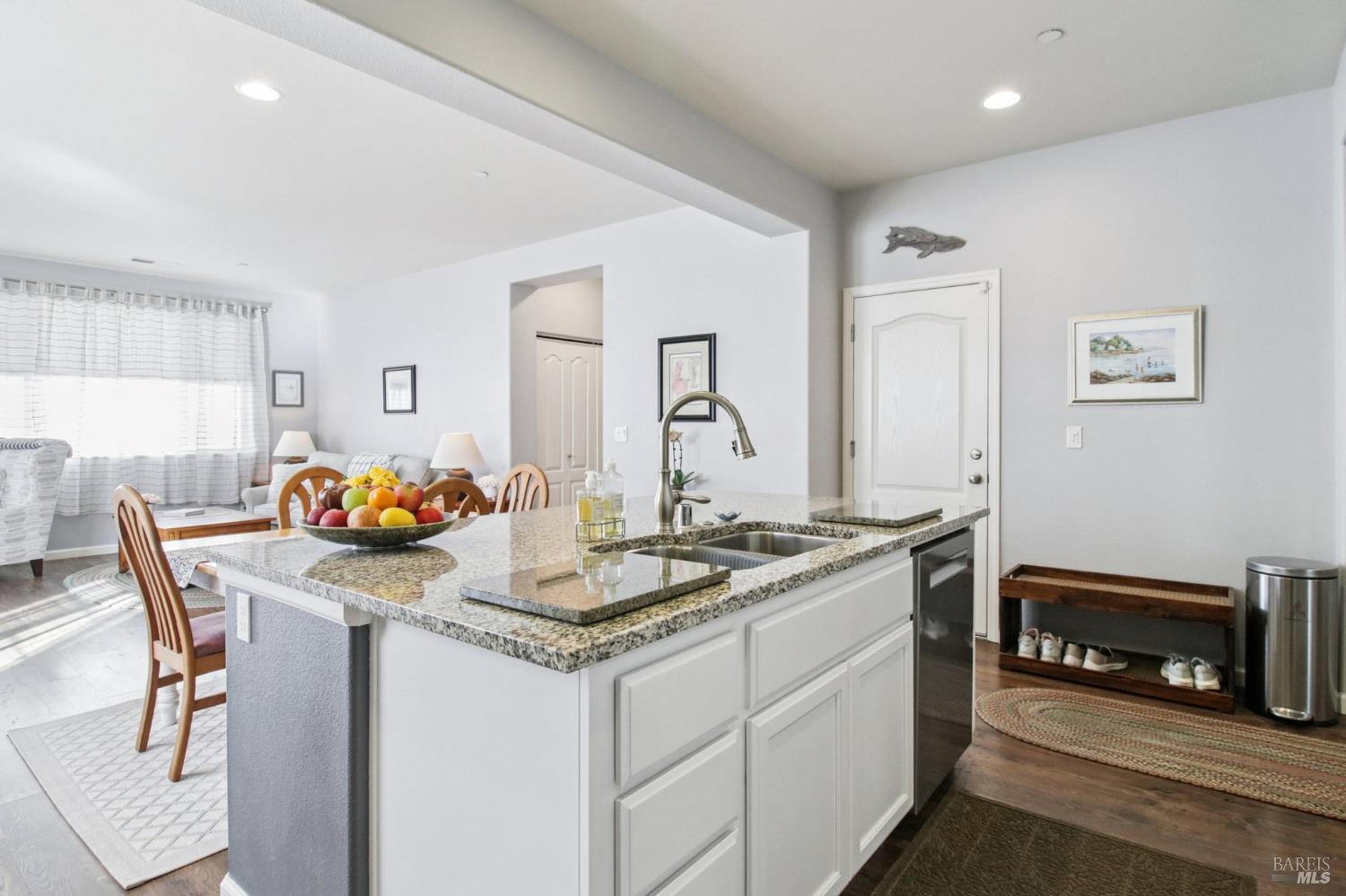 Detail Gallery Image 14 of 26 For 2455 Avignon Cir, Santa Rosa,  CA 95403 - 3 Beds | 2 Baths