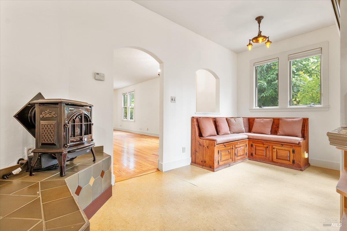 Detail Gallery Image 7 of 47 For 635 Brown St, Healdsburg,  CA 95448 - 3 Beds | 3/1 Baths