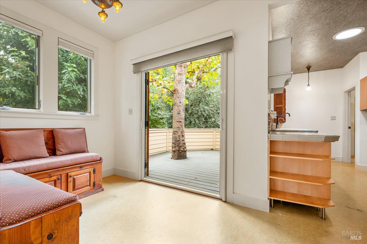 Detail Gallery Image 9 of 47 For 635 Brown St, Healdsburg,  CA 95448 - 3 Beds | 3/1 Baths