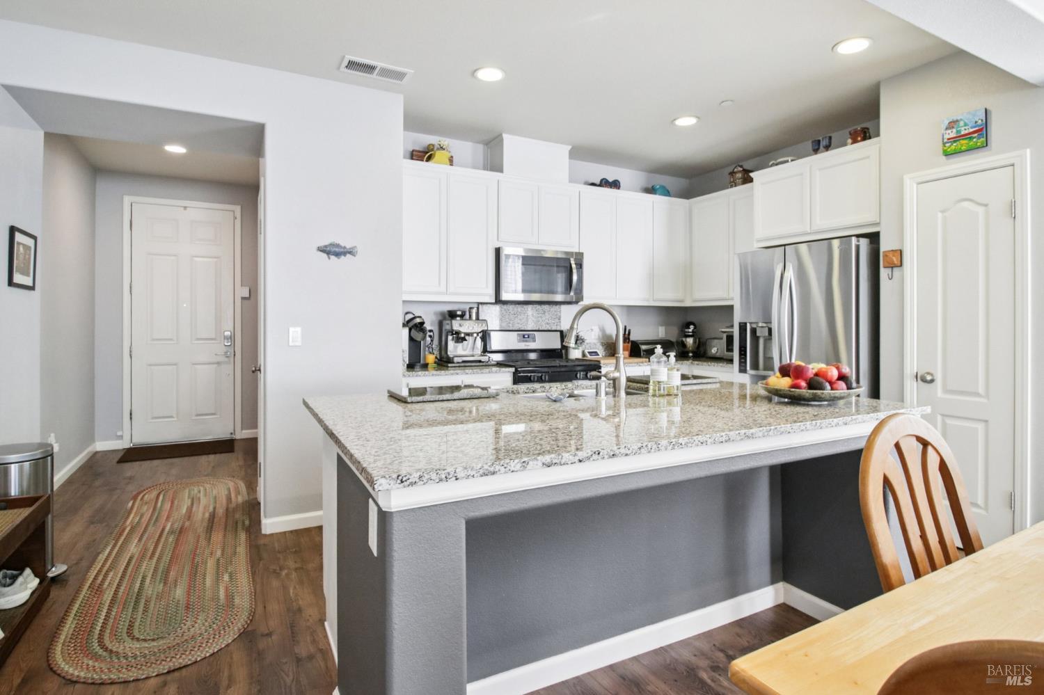 Detail Gallery Image 12 of 26 For 2455 Avignon Cir, Santa Rosa,  CA 95403 - 3 Beds | 2 Baths