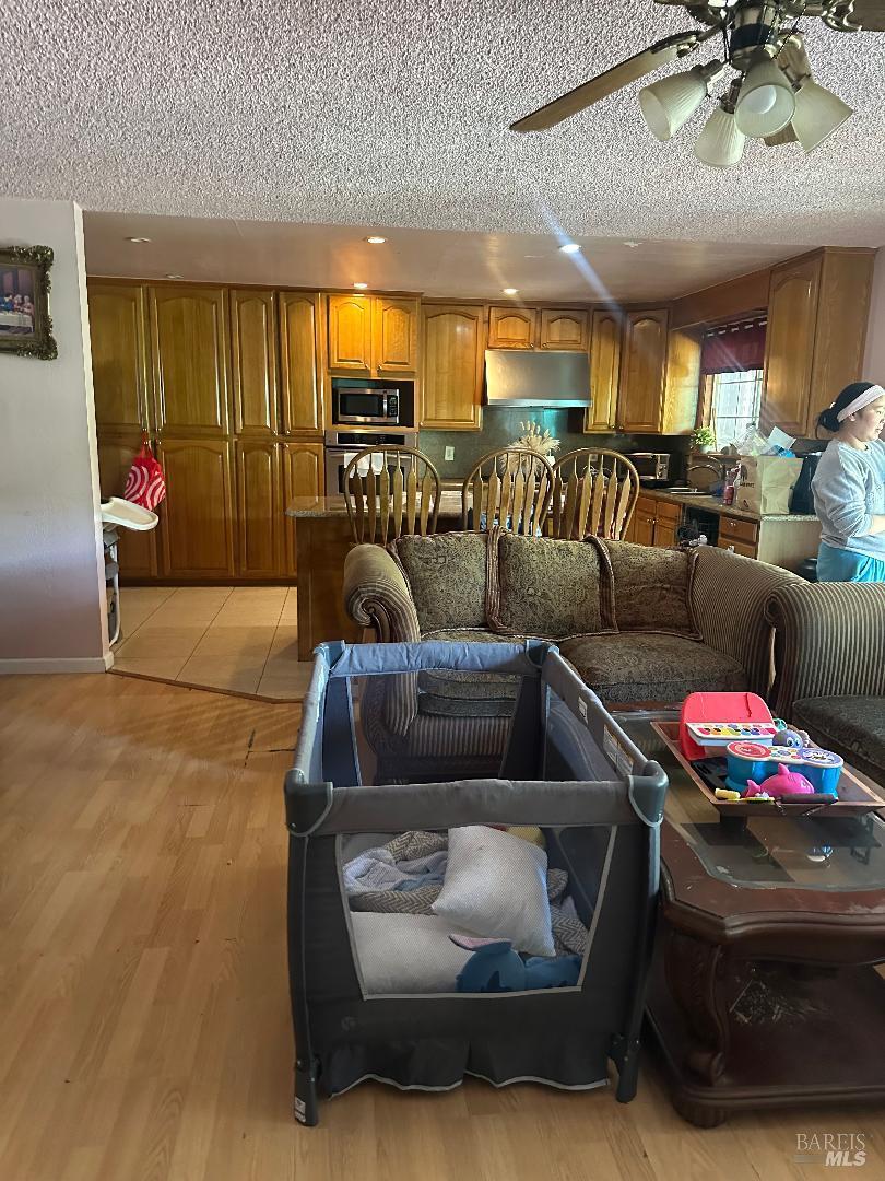 Detail Gallery Image 3 of 4 For 867 Hawthorne Dr, Rodeo,  CA 94572 - 5 Beds | 3 Baths