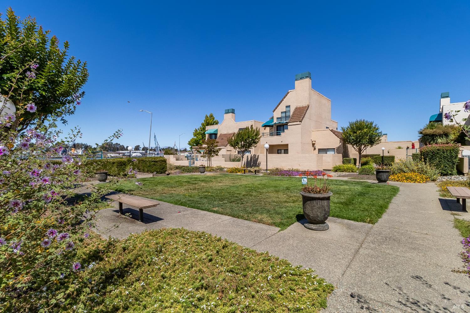 Detail Gallery Image 32 of 56 For 171 Nantucket Ln, Vallejo,  CA 94590 - 1 Beds | 1 Baths