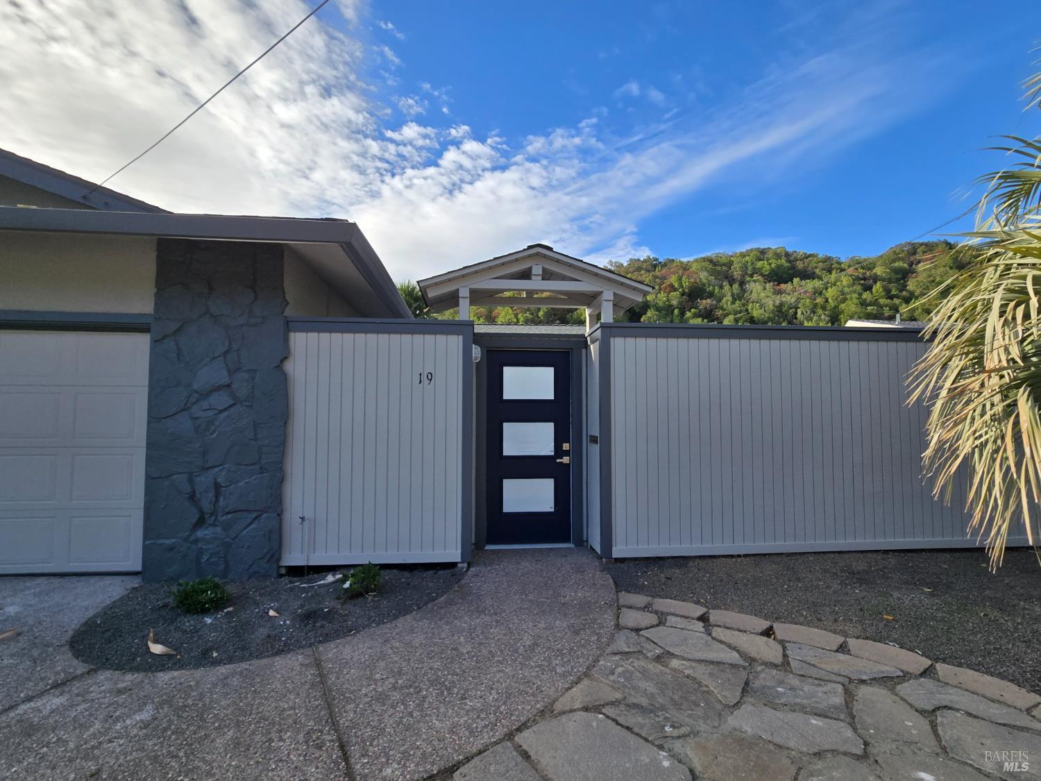 Detail Gallery Image 3 of 31 For 19 Unionstone Dr, San Rafael,  CA 94903 - 3 Beds | 2 Baths