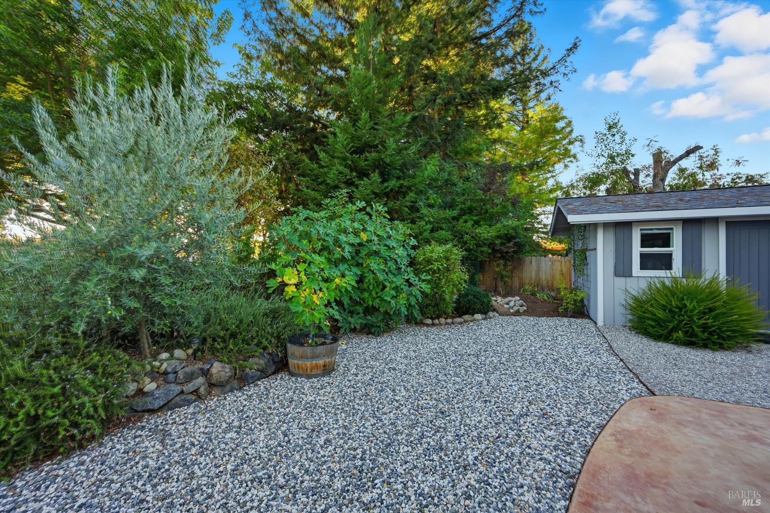 Detail Gallery Image 35 of 44 For 19453 Mountain Mdws, Hidden Valley Lake,  CA 95467 - 3 Beds | 2 Baths