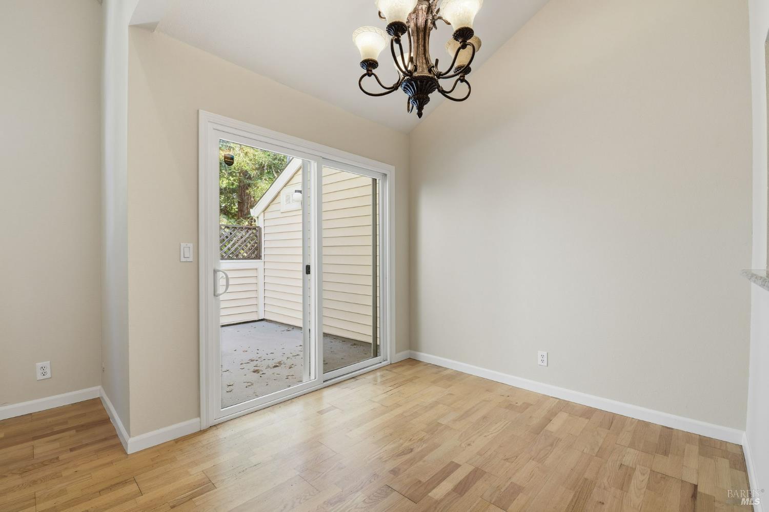 Detail Gallery Image 11 of 27 For 4632 Melody Dr #E,  Concord,  CA 94521 - 2 Beds | 2 Baths