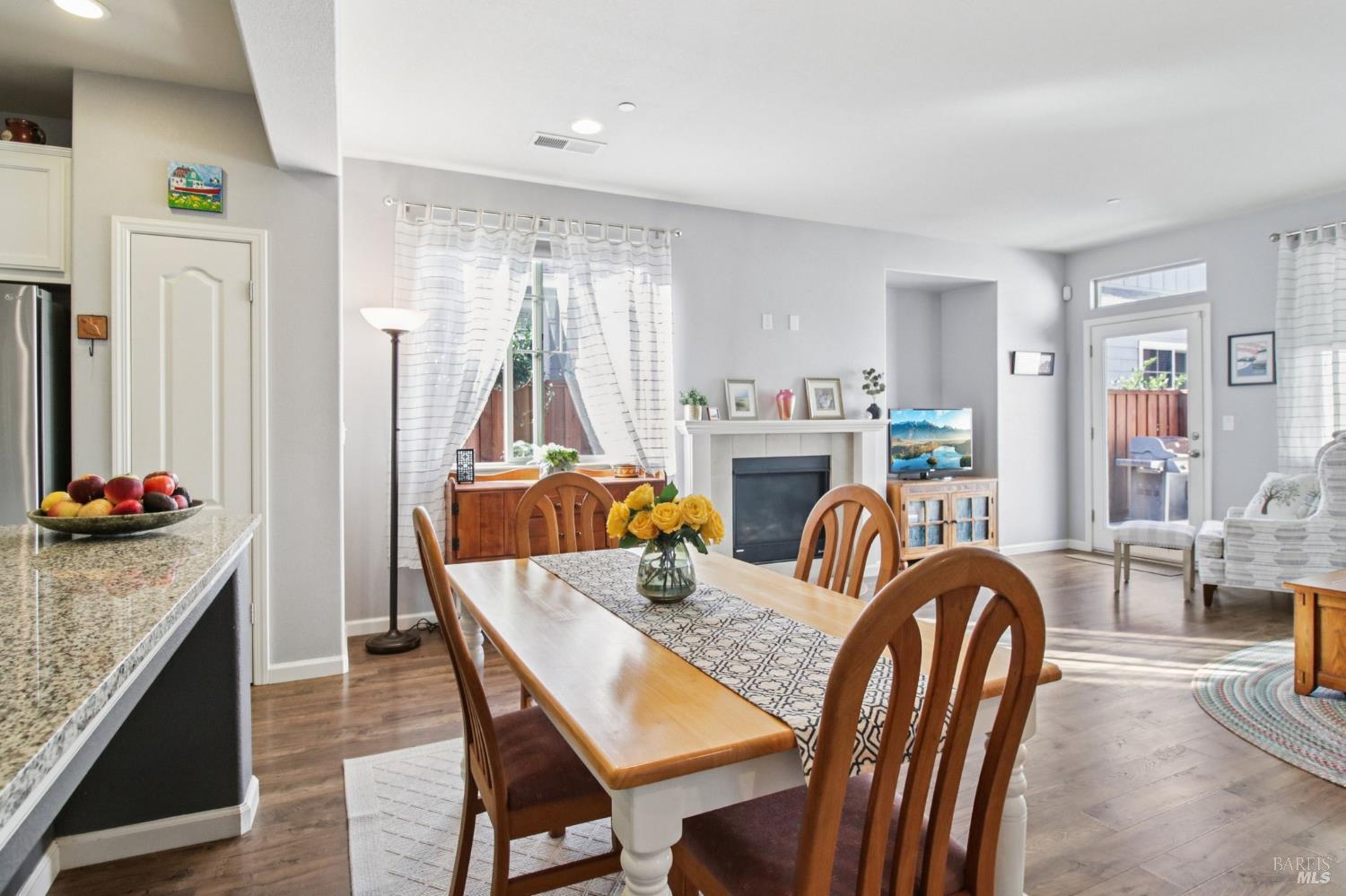 Detail Gallery Image 11 of 26 For 2455 Avignon Cir, Santa Rosa,  CA 95403 - 3 Beds | 2 Baths