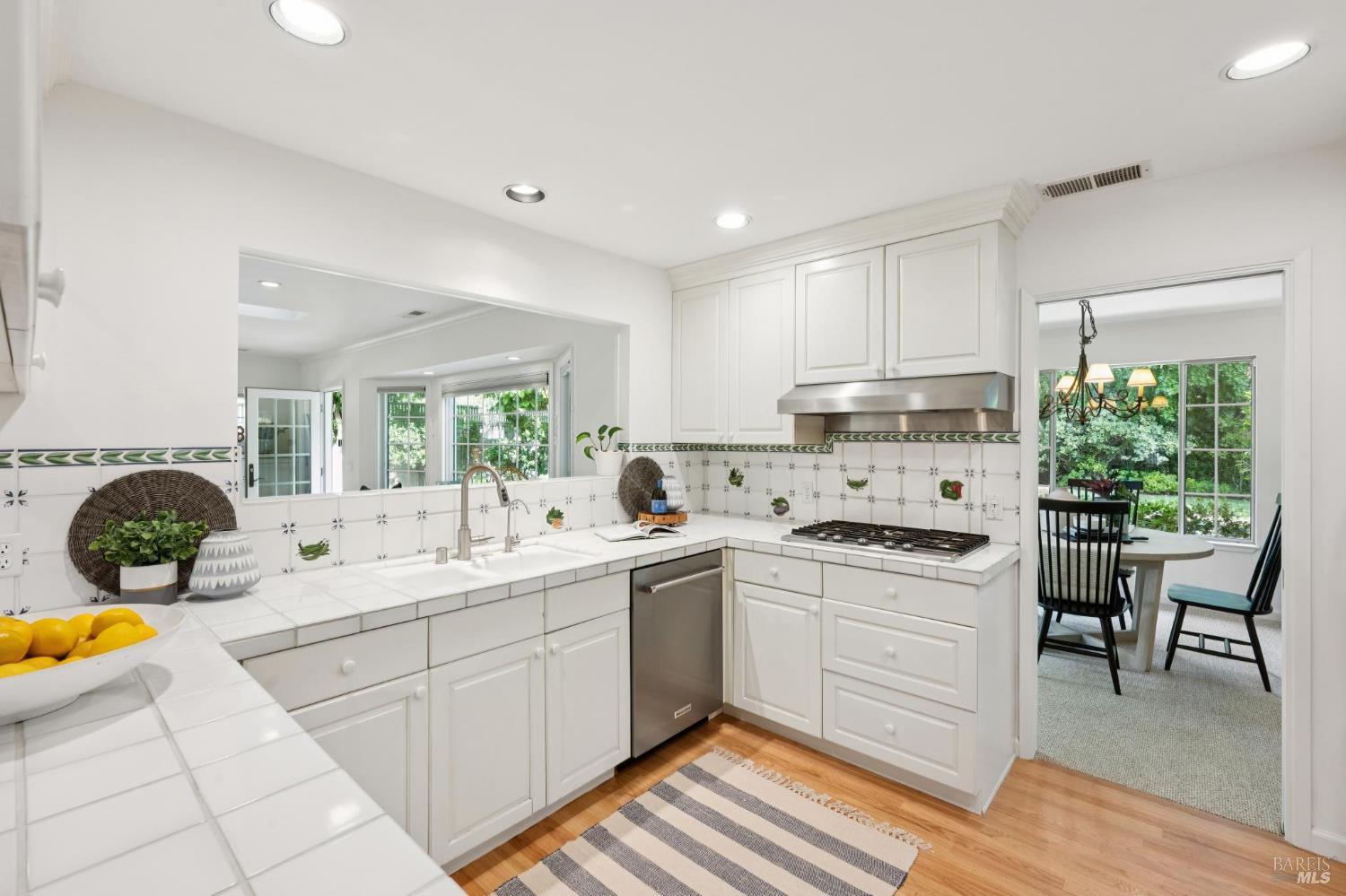 Detail Gallery Image 11 of 31 For 49 Don Timoteo Ct, Sonoma,  CA 95476 - 3 Beds | 3 Baths