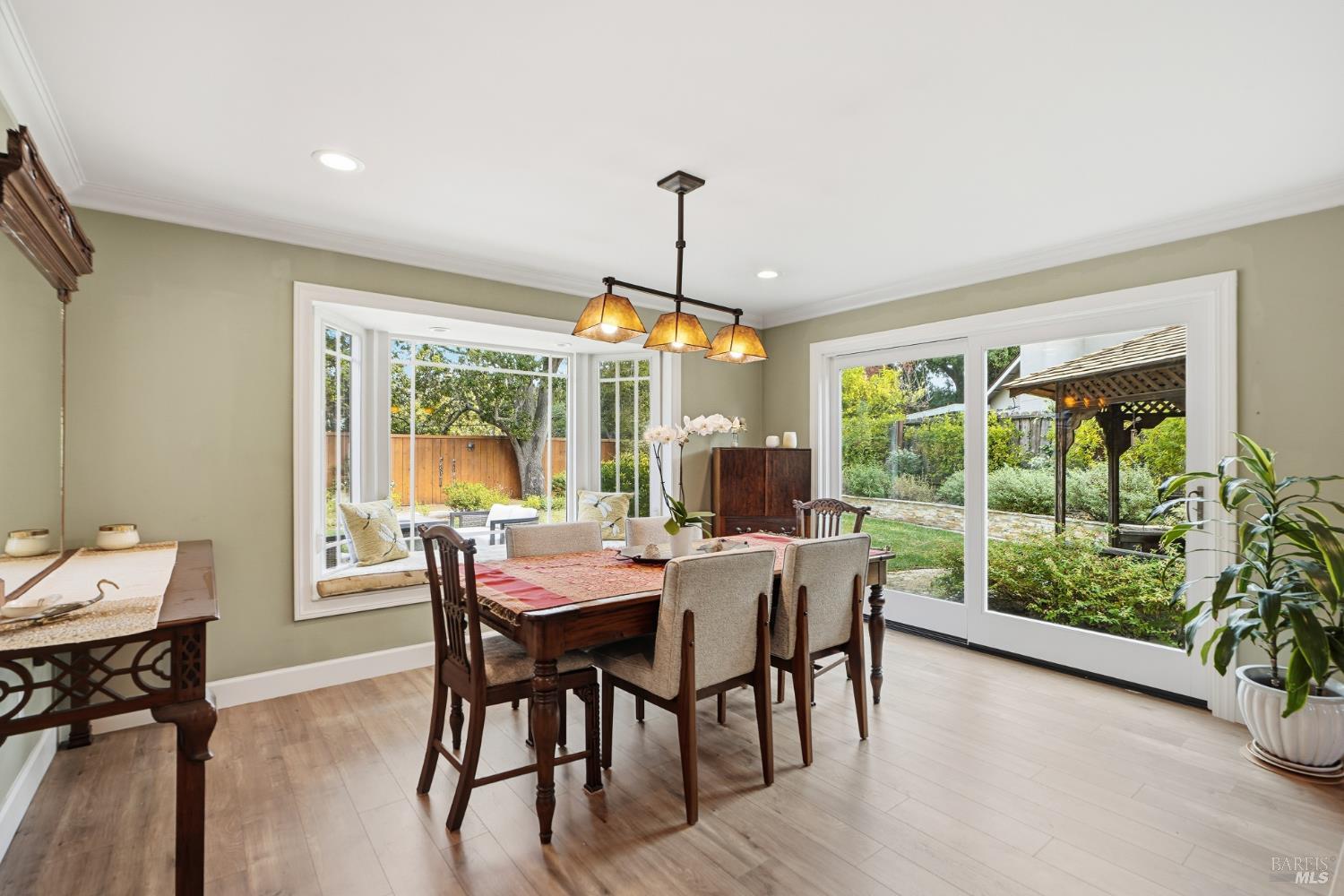 Detail Gallery Image 7 of 40 For 26 Brassie Ct, Novato,  CA 94949 - 5 Beds | 3/1 Baths