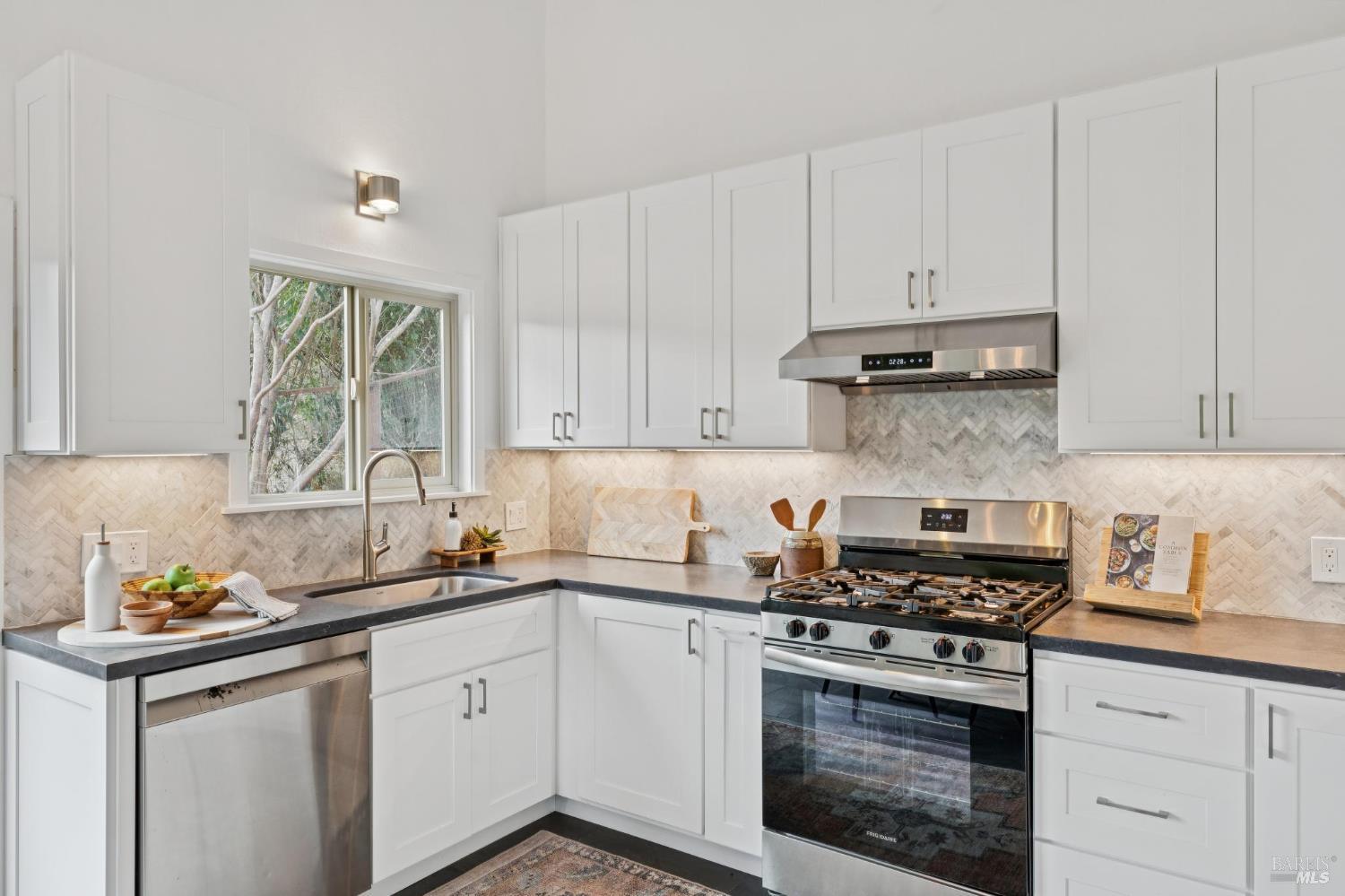 Detail Gallery Image 19 of 62 For 362 Pine Hill Rd, Mill Valley,  CA 94941 - 3 Beds | 2 Baths