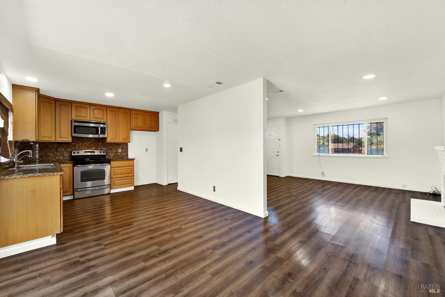Detail Gallery Image 7 of 28 For 224 De Paul Dr, Vallejo,  CA 94589 - 4 Beds | 2 Baths