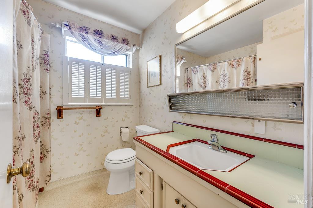 Detail Gallery Image 14 of 26 For 2260 Rowe Dr, Santa Rosa,  CA 95403 - 2 Beds | 1 Baths