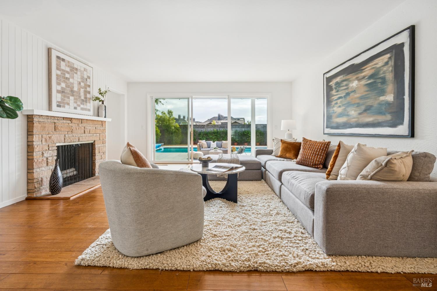 Detail Gallery Image 7 of 57 For 24 Bonnie Banks Way, San Rafael,  CA 94901 - 4 Beds | 3/1 Baths