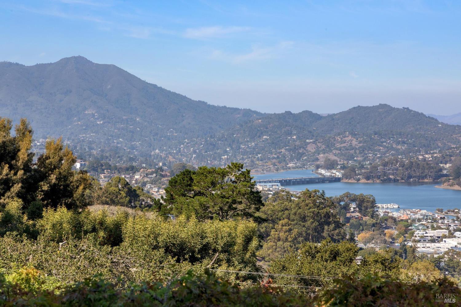 Detail Gallery Image 30 of 68 For 20 Crecienta Dr, Sausalito,  CA 94965 - 3 Beds | 2 Baths