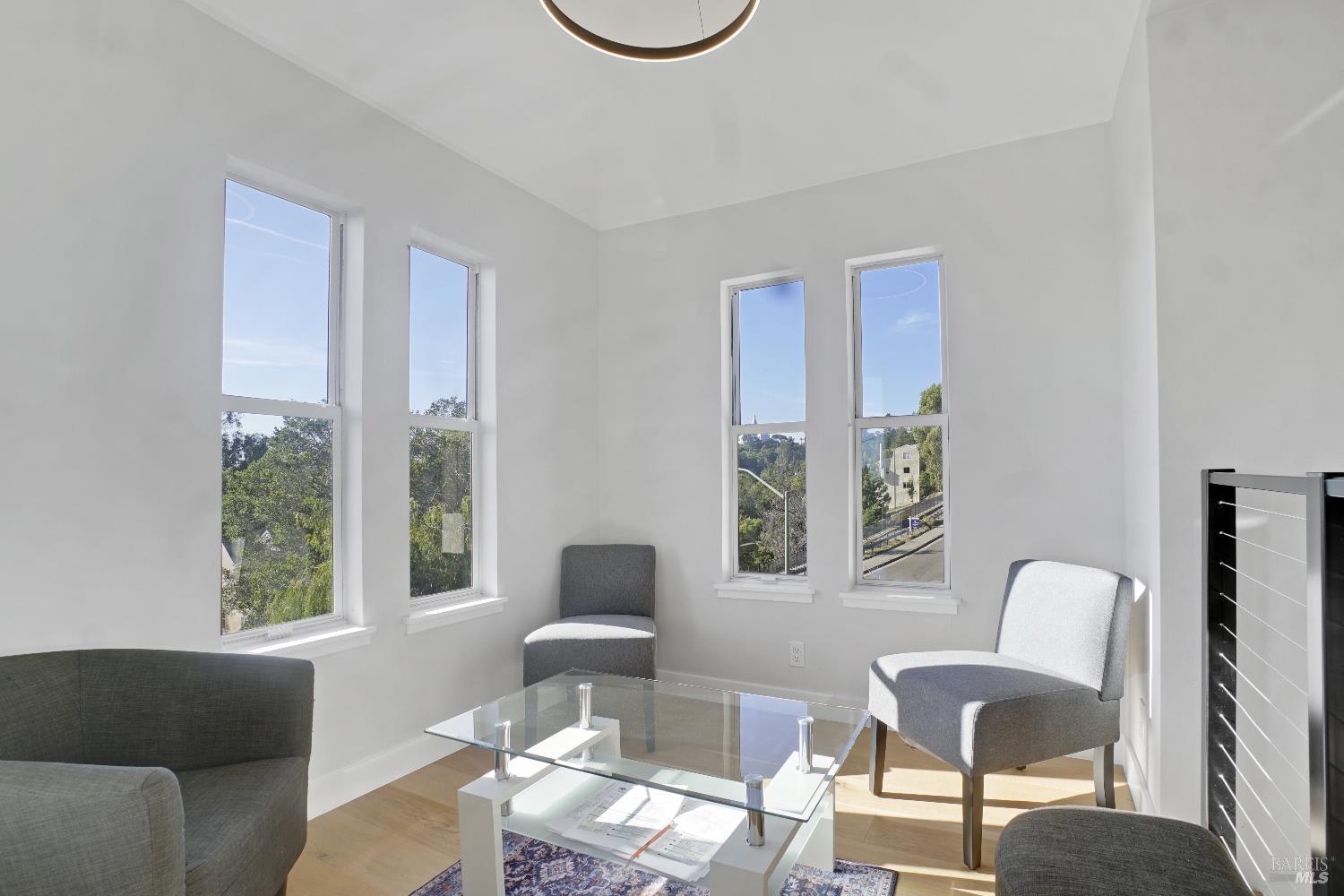 Detail Gallery Image 10 of 34 For 3330 Monterey Blvd, Oakland,  CA 94602 - 5 Beds | 3/1 Baths