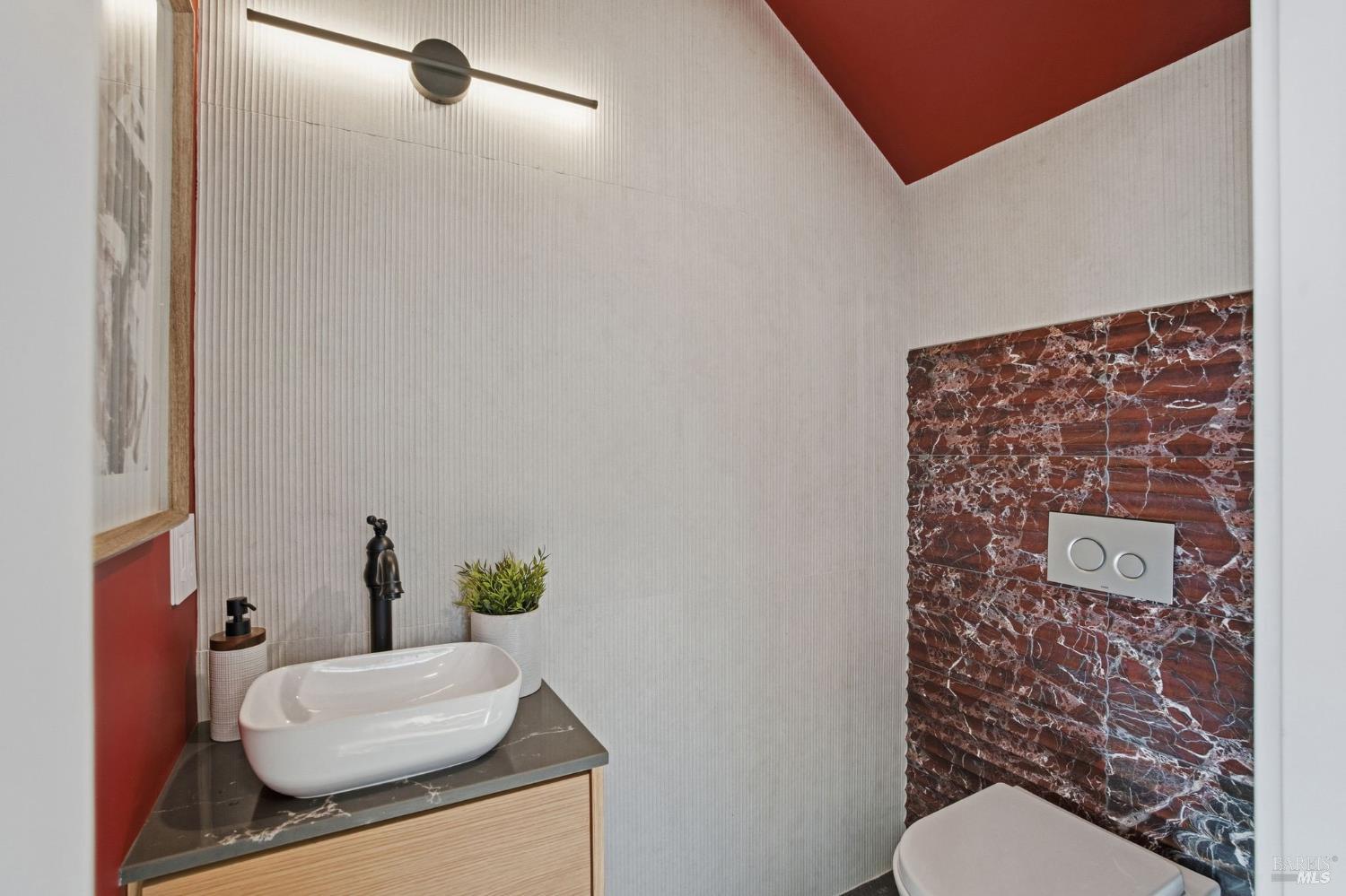 Detail Gallery Image 15 of 34 For 3021 Bateman St, Berkeley,  CA 94705 - 3 Beds | 2/1 Baths