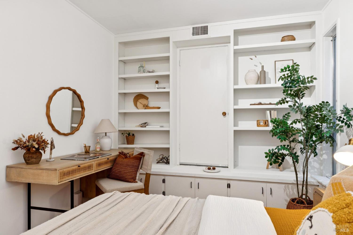 Detail Gallery Image 48 of 68 For 20 Crecienta Dr, Sausalito,  CA 94965 - 3 Beds | 2 Baths