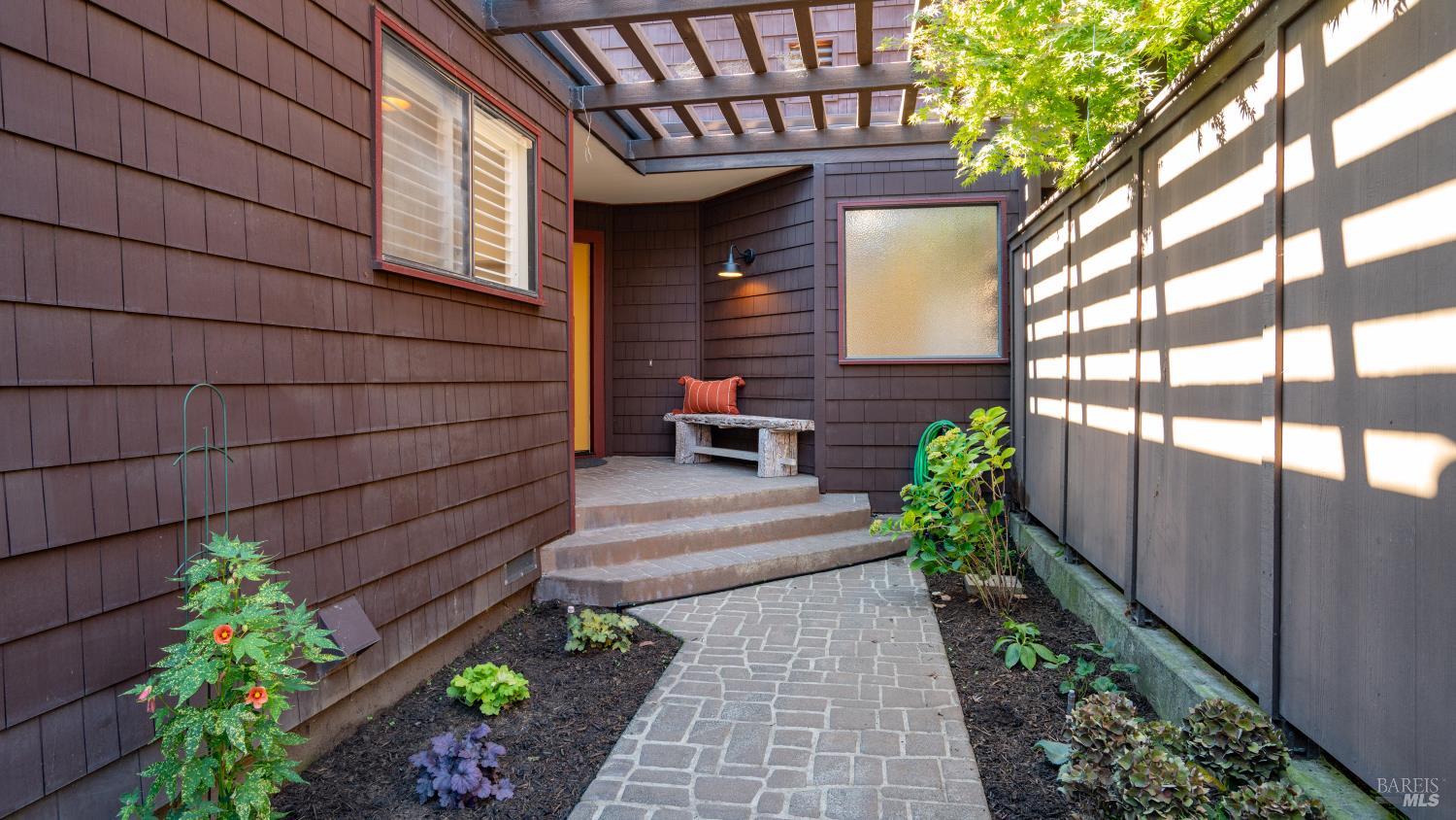 Detail Gallery Image 3 of 34 For 1320 North St #33,  Santa Rosa,  CA 95404 - 2 Beds | 2 Baths