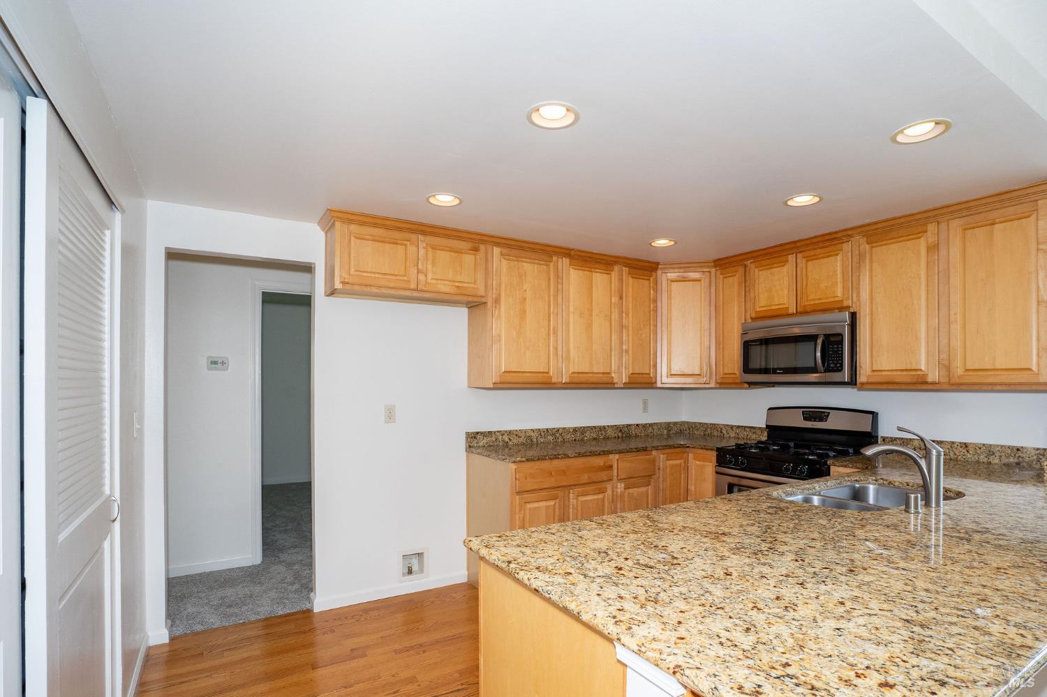 Detail Gallery Image 21 of 64 For 4248 Leafwood Cir, Santa Rosa,  CA 95405 - 3 Beds | 2 Baths