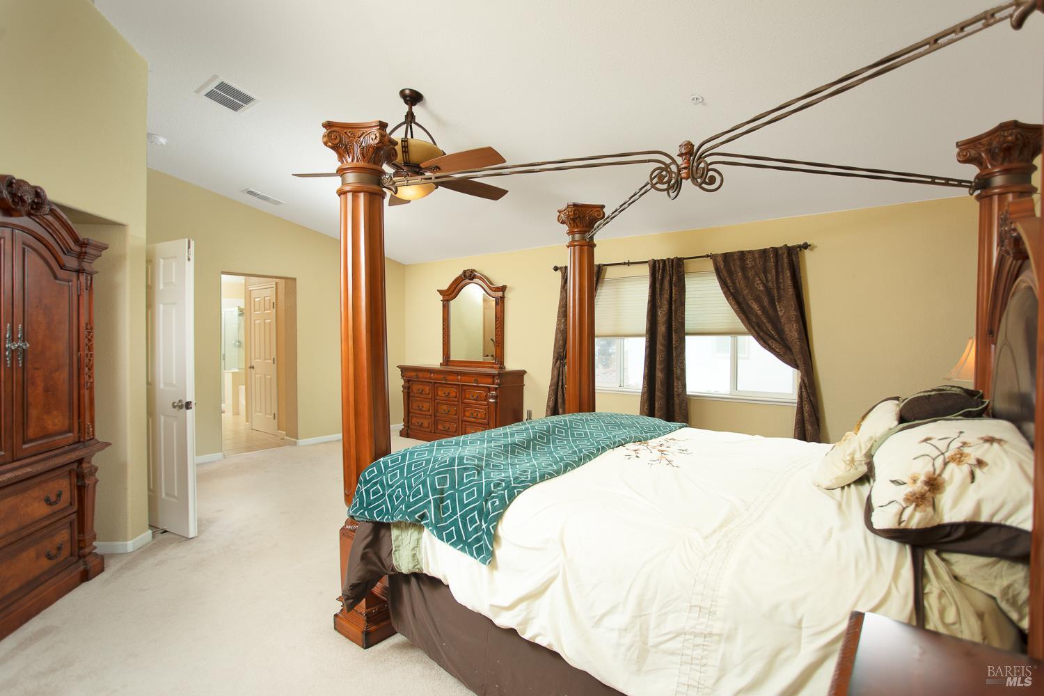 Detail Gallery Image 34 of 68 For 1440 Folsom Downs Cir, Dixon,  CA 95620 - 5 Beds | 3/1 Baths