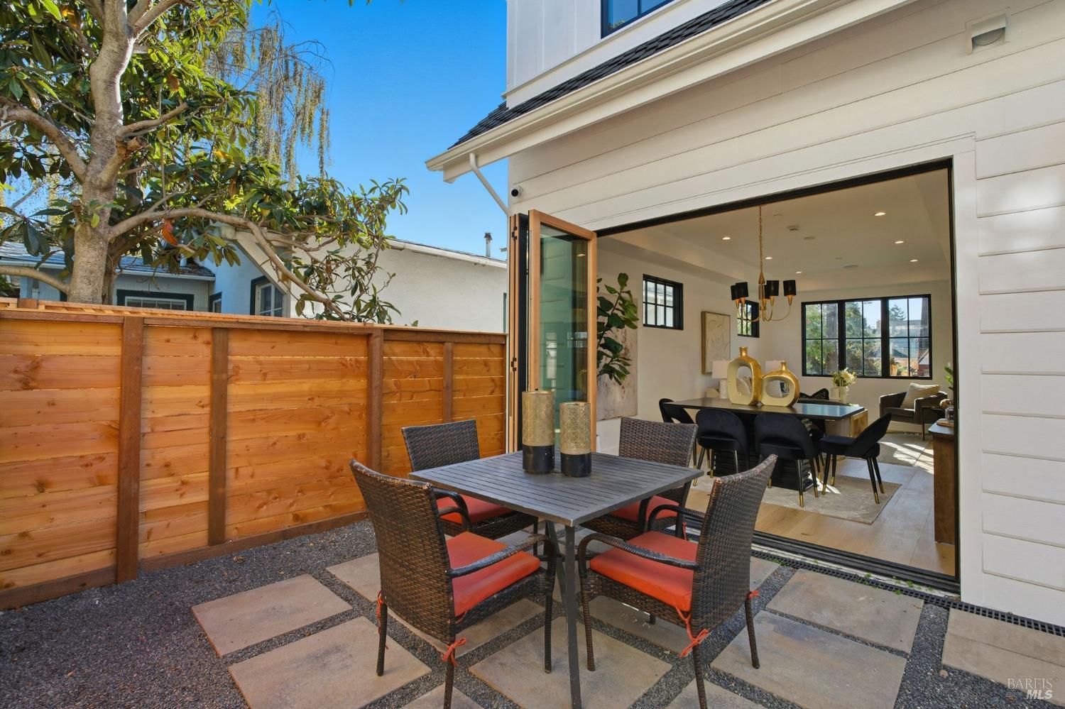 Detail Gallery Image 31 of 34 For 3021 Bateman St, Berkeley,  CA 94705 - 3 Beds | 2/1 Baths