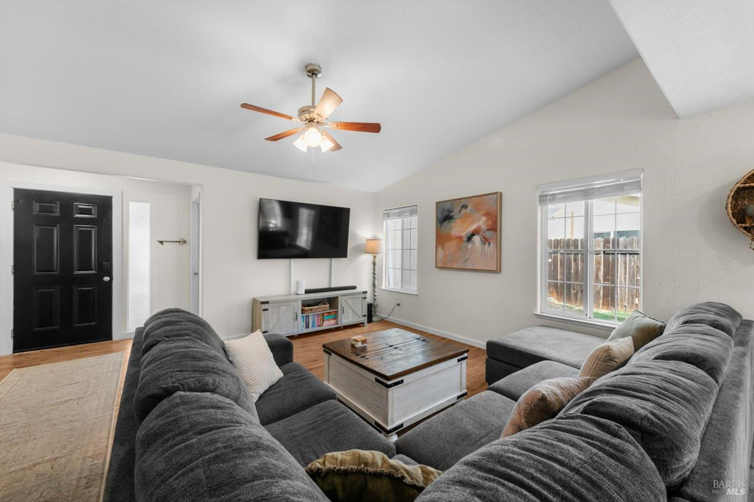 Detail Gallery Image 8 of 45 For 500 Gregory Dr, Vacaville,  CA 95687 - 3 Beds | 2 Baths