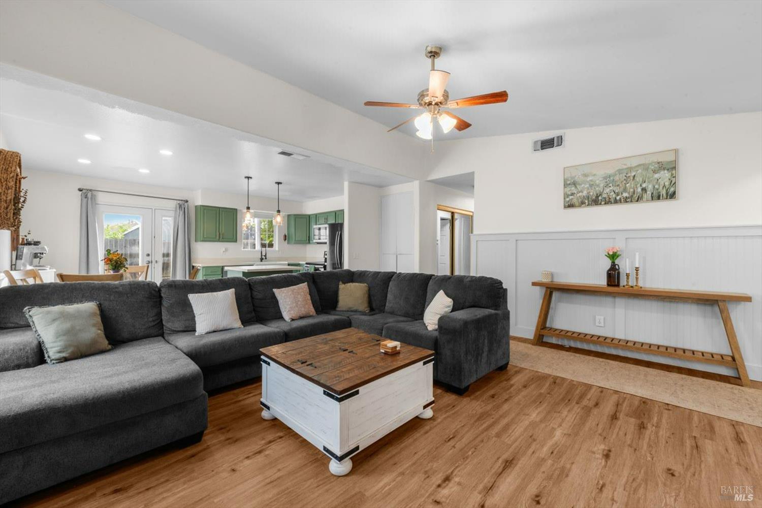 Detail Gallery Image 7 of 45 For 500 Gregory Dr, Vacaville,  CA 95687 - 3 Beds | 2 Baths