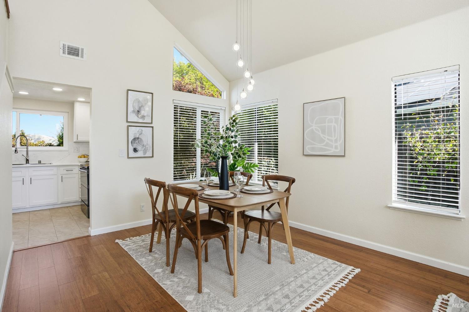 Detail Gallery Image 10 of 43 For 2420 Top Gallant Ct, Fairfield,  CA 94534 - 4 Beds | 2/1 Baths