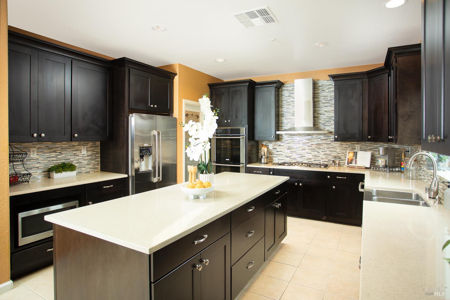 Detail Gallery Image 17 of 68 For 1440 Folsom Downs Cir, Dixon,  CA 95620 - 5 Beds | 3/1 Baths