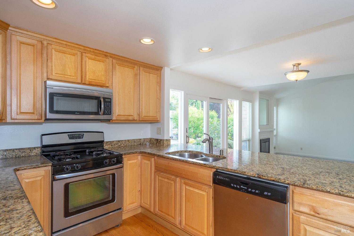 Detail Gallery Image 25 of 64 For 4248 Leafwood Cir, Santa Rosa,  CA 95405 - 3 Beds | 2 Baths