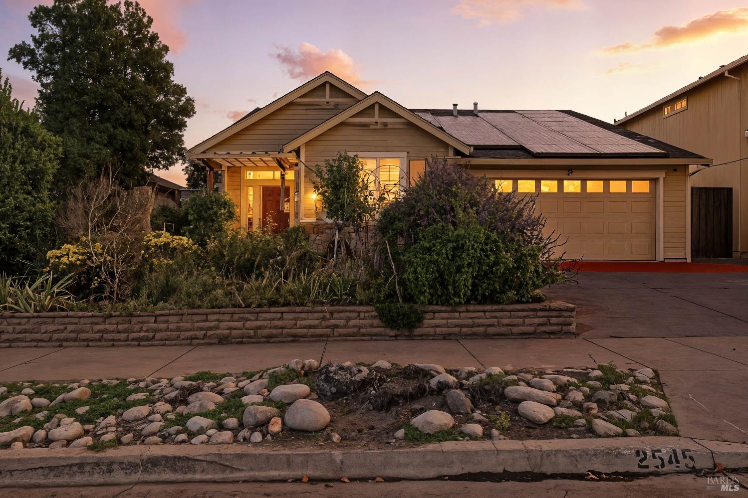 Detail Gallery Image 2 of 59 For 2545 Thistle Creek St, Santa Rosa,  CA 95404 - 3 Beds | 2 Baths