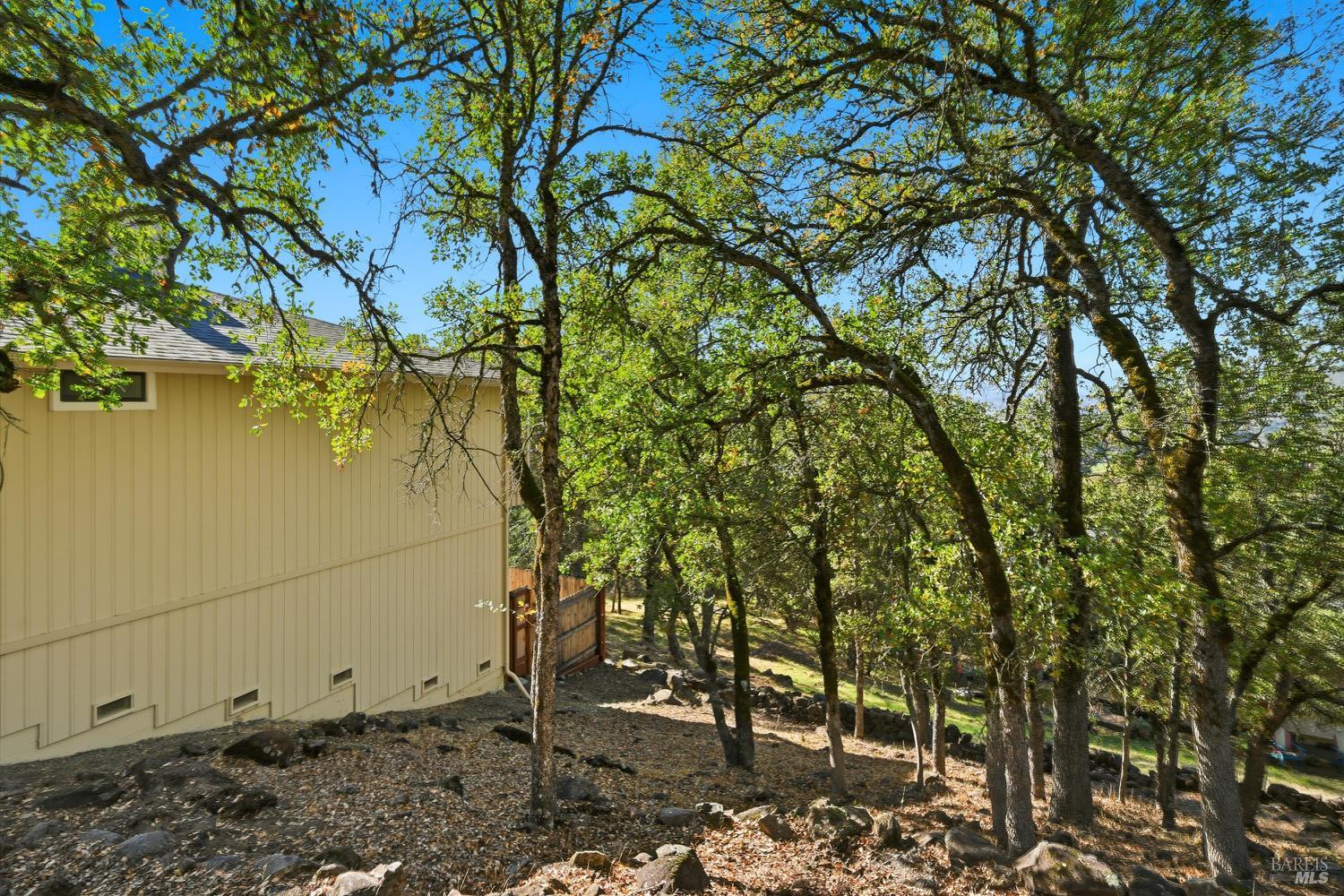 Detail Gallery Image 32 of 34 For 17937 Moon Hill Ct, Hidden Valley Lake,  CA 95467 - 3 Beds | 2 Baths