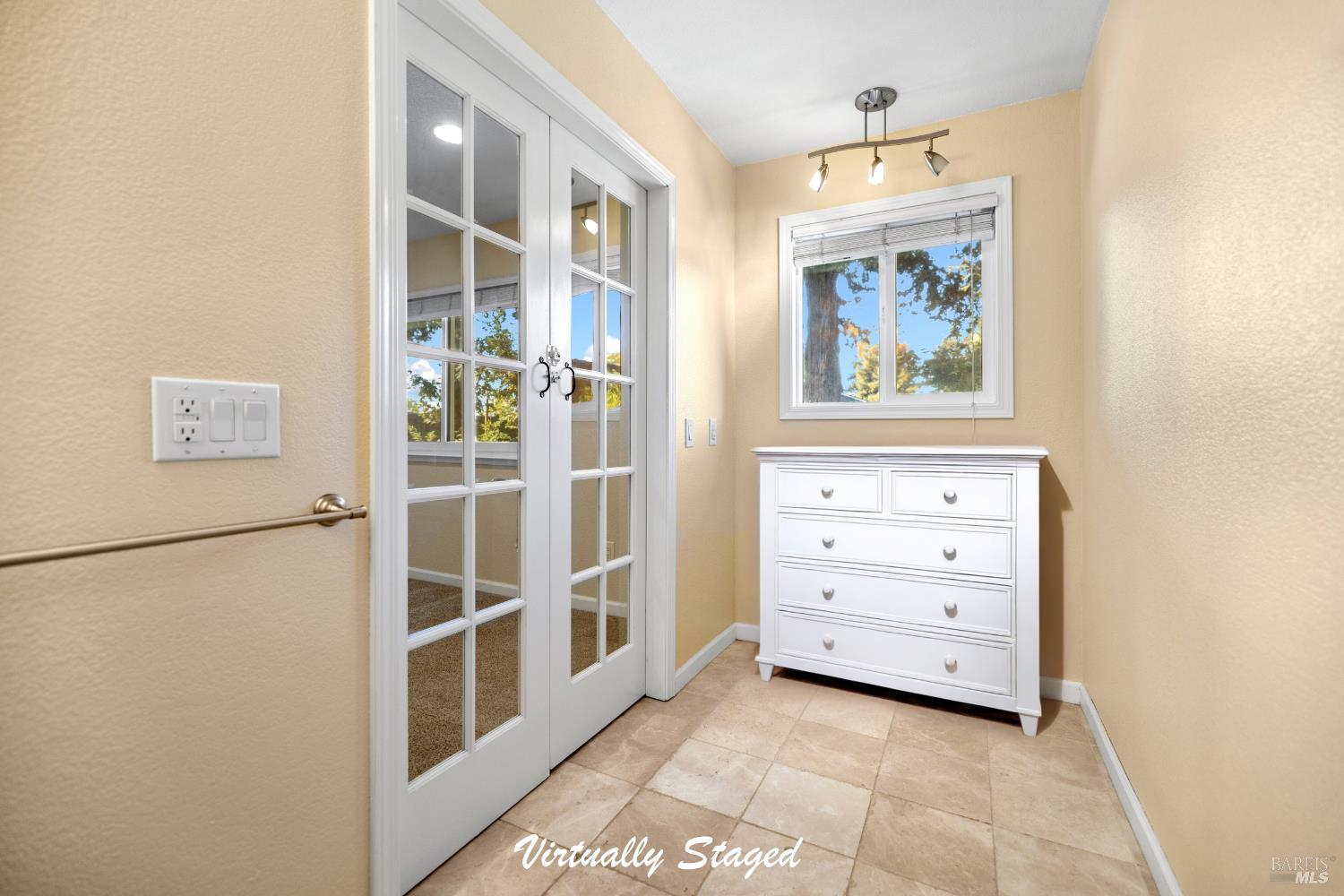 Detail Gallery Image 17 of 26 For 985 Hacienda Cir, Rohnert Park,  CA 94928 - 2 Beds | 1/1 Baths