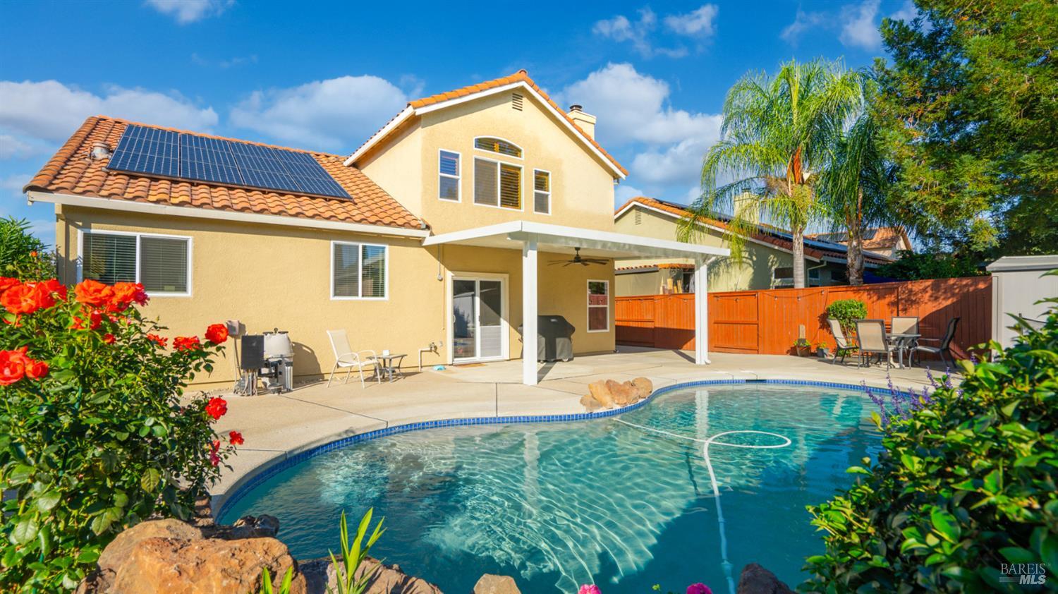 Detail Gallery Image 2 of 34 For 854 Owl Cir, Vacaville,  CA 95687 - 4 Beds | 3 Baths