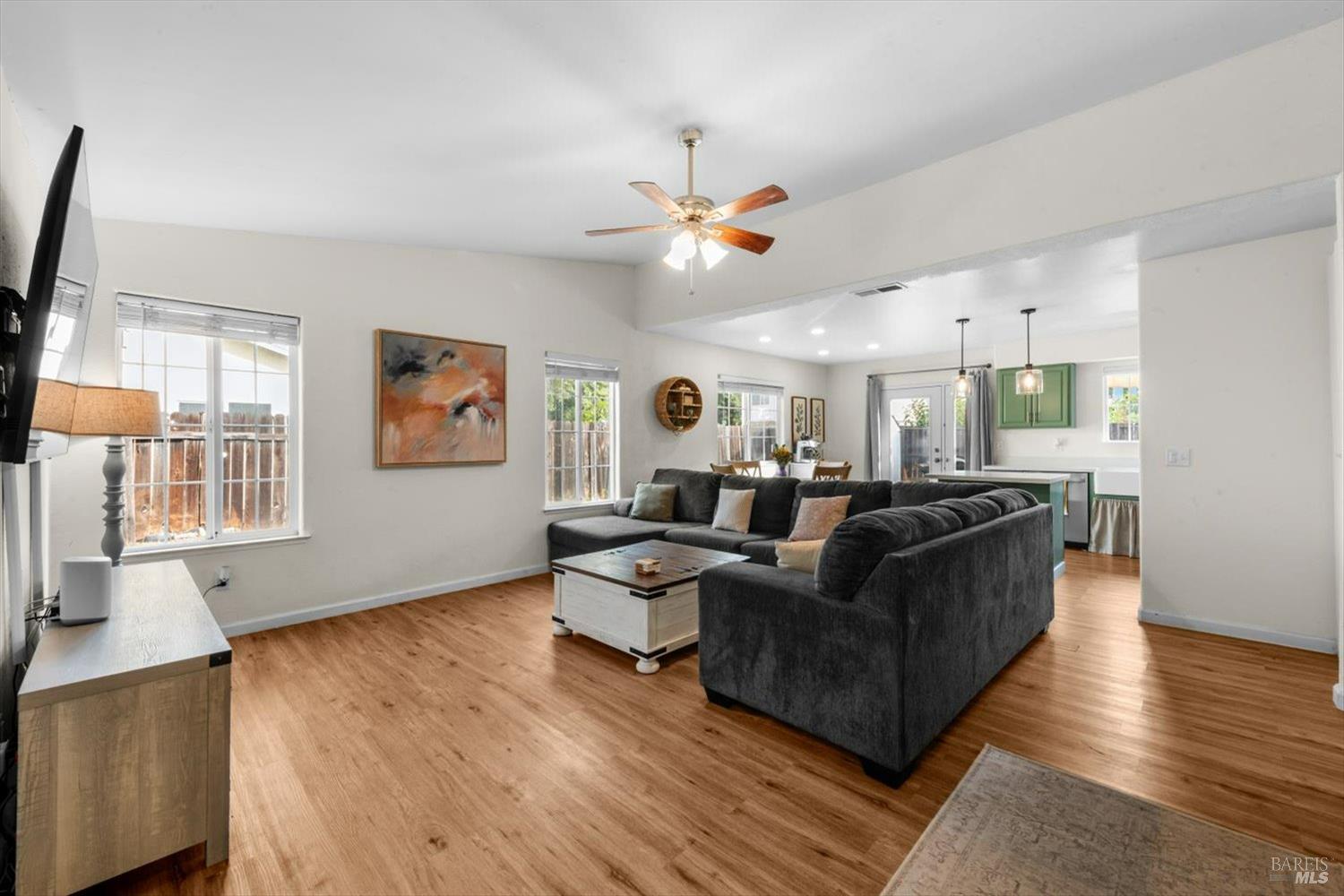 Detail Gallery Image 6 of 45 For 500 Gregory Dr, Vacaville,  CA 95687 - 3 Beds | 2 Baths