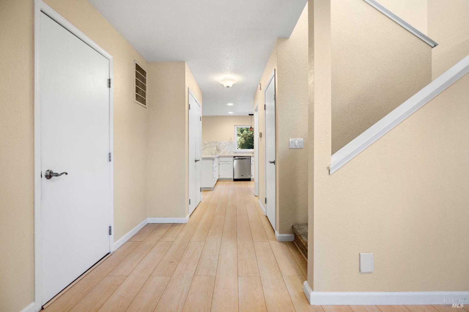 Detail Gallery Image 13 of 26 For 985 Hacienda Cir, Rohnert Park,  CA 94928 - 2 Beds | 1/1 Baths