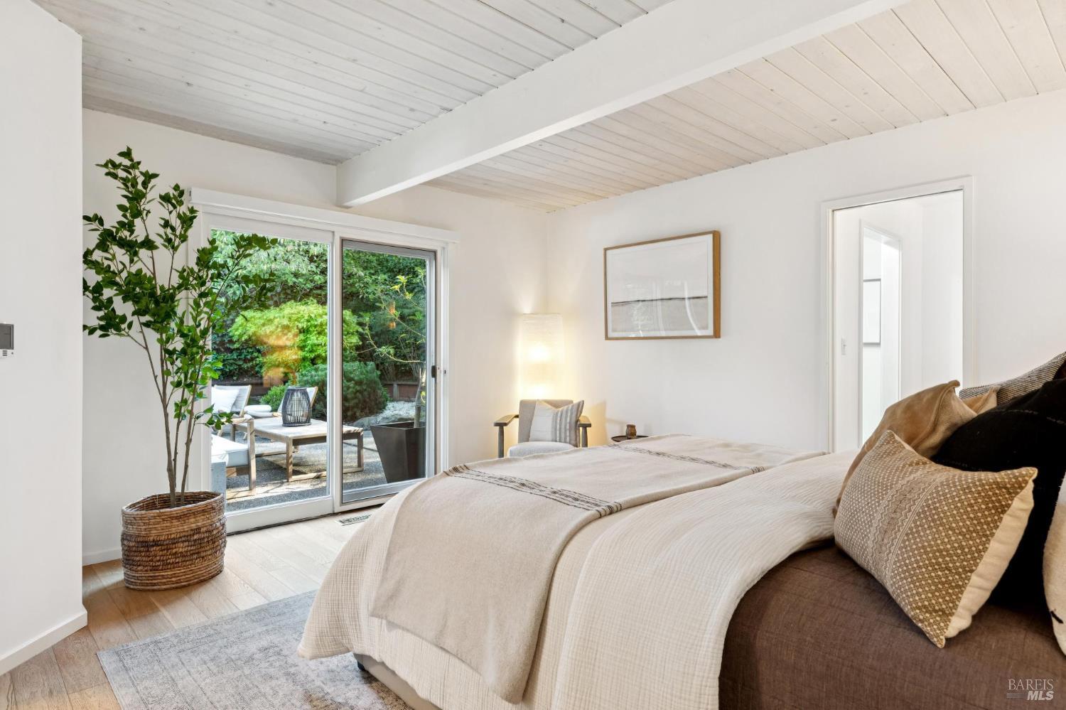 Detail Gallery Image 35 of 68 For 20 Crecienta Dr, Sausalito,  CA 94965 - 3 Beds | 2 Baths