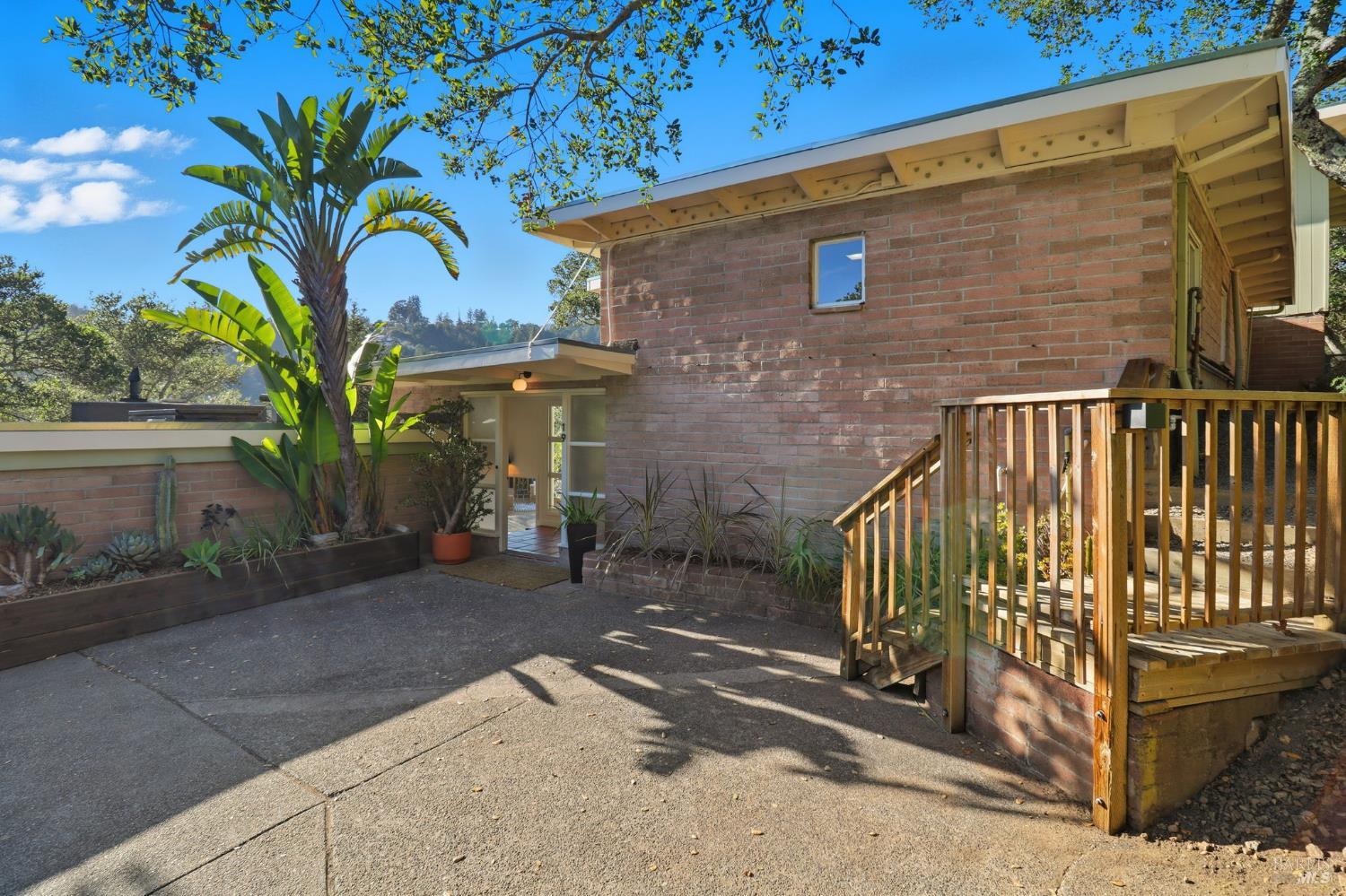 Detail Gallery Image 2 of 54 For 19 Cushing Dr, Mill Valley,  CA 94941 - 4 Beds | 3 Baths