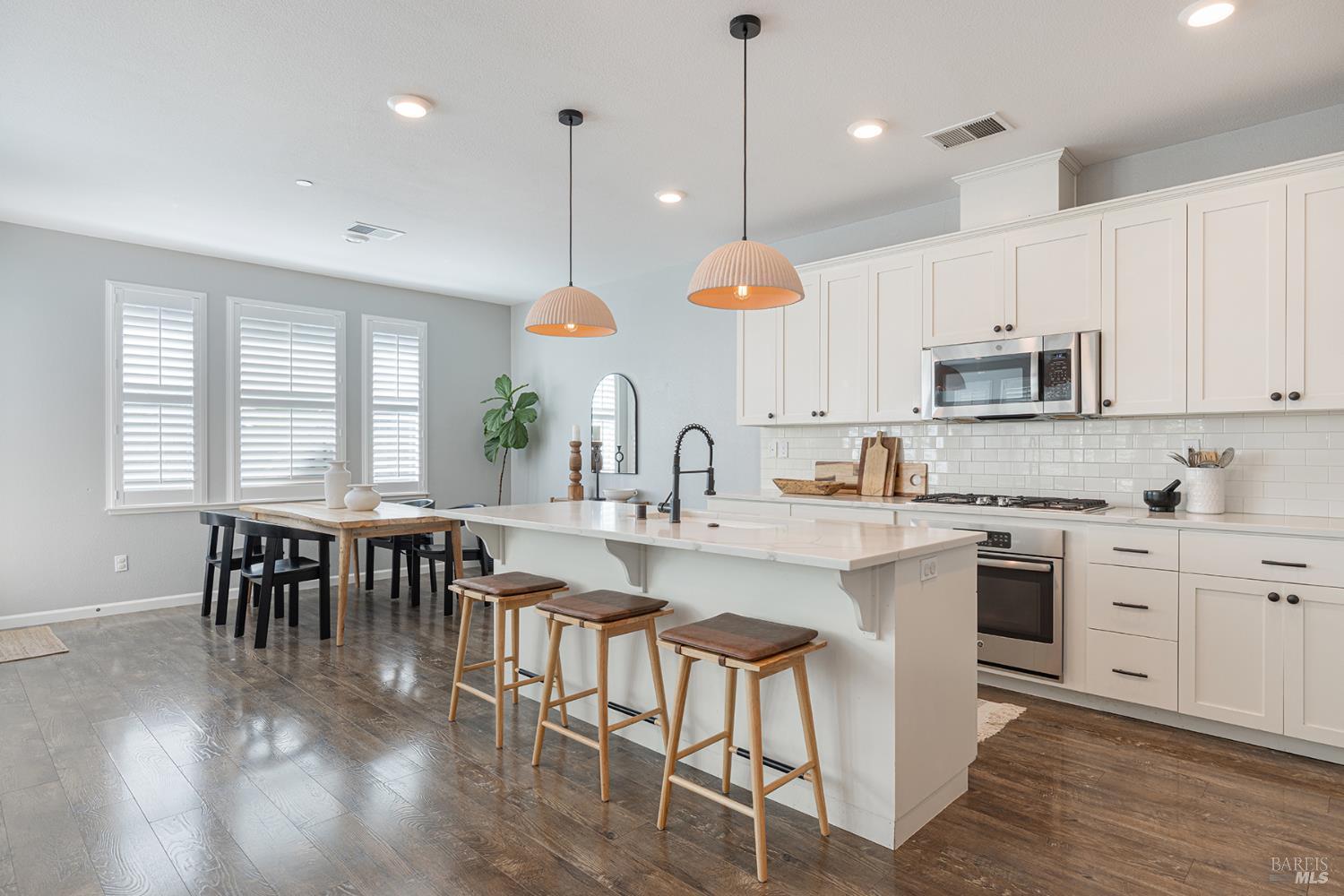 Detail Gallery Image 13 of 49 For 1617 Wildflower Way, Rohnert Park,  CA 94928 - 4 Beds | 2/1 Baths