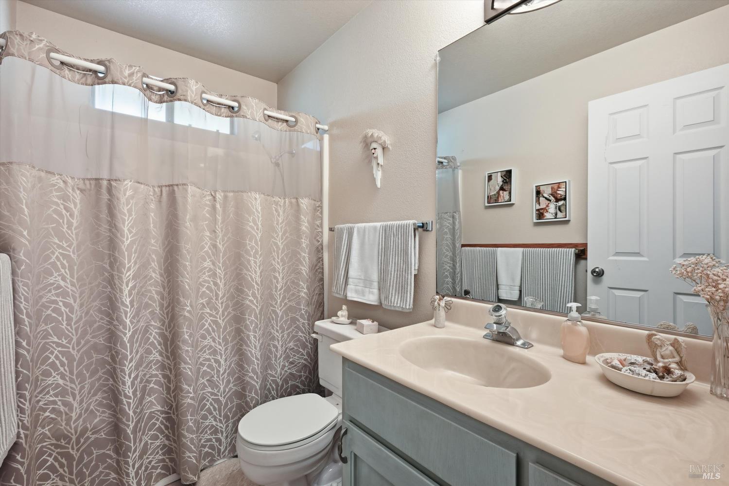 Detail Gallery Image 20 of 34 For 17937 Moon Hill Ct, Hidden Valley Lake,  CA 95467 - 3 Beds | 2 Baths