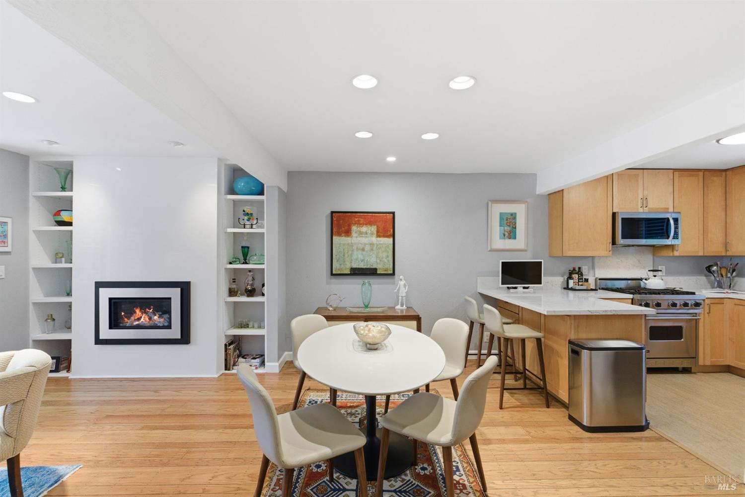 Detail Gallery Image 7 of 47 For 52 Park Ter, Mill Valley,  CA 94941 - 2 Beds | 1/1 Baths